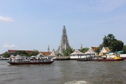 Destinasi Wajib Saat ke Bangkok, Berkunjung ke Wat Arun