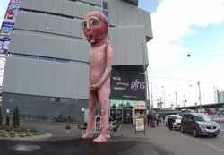 Nyeleneh, Satu Lagi Patung Anak Kecil Pipis di Eropa