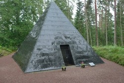 Kisah Kuburan Orang Swedia Berbentuk Piramida