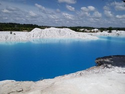 Seru! Gowes ke Danau Biru di Bangka