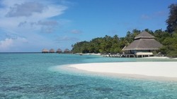 10 Negara dengan Pantai Cantik yang Jadi Favorit Traveler