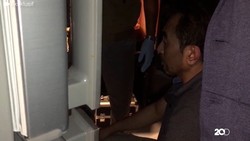 Eksklusif! Suasana Saat Rumah Gatot Digeledah