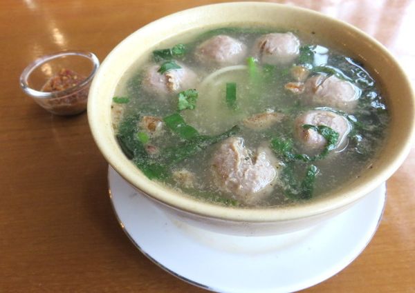 Slurrpp! Hangat Gurih Bakso Bumbu Rujak Ada Di Sini
