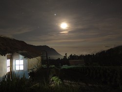 Kulihat bulan di Cemorolawang