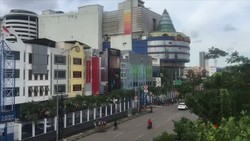 Ada yang Setengah Bugil di Mangga Dua