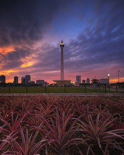 monas di sore hari