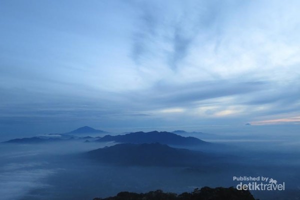 Pemandangan di Puncak Cikuray