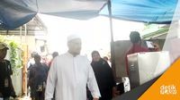 Momen Habib Rizieq Nyoblos Ditemani Anak-Istri