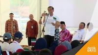 Ke Menpawah, Jokowi Bagikan Kartu Sakti dan Biskuit Kaya Gizi