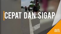 Sigap! Polisi Selamatkan Anak yang Sakit Step di Tol Cikampek