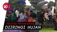 Deddy Sutomo Dikebumikan Satu Liang Lahat dengan Istri Pertama