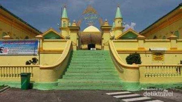 Masjid Raya Sultan Riau Pulau Penyengat