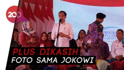 Senangnya Emak-emak Dikasih Sepeda Sama Jokowi: Langsung Naik!
