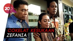 Kenang Anak, Karen Pooroe Selalu Beli Cokelat saat Pulang Kerja