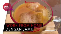 Meracik Jamu Kunyit Asam