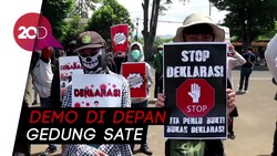 Massa Tolak Deklarasi KAMI di Bandung