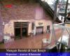 Mengais Rezeki di Saat Banjir