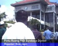 Garda Bangsa Jebol Pintu Ruang FKB DPRD Surabaya