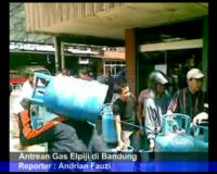 Antrean Gas Elpiji di Bandung