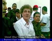 Ahmad Albar Sidang Didampingi Istri Baru