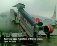 Kabel Roda Lepas, Pesawat Lion Air Dilarang Terbang
