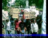 Ratusan Gepeng Demo di DPRD DIY