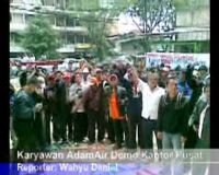 Karyawan AdamAir Demo Kantor Pusat  
