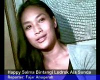 Happy Salma Bintangi Ludruk Ala Sunda