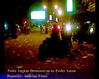 Polisi Angkut Demonstran Ibu-ibu dan Anak-anak ke Posko Aman