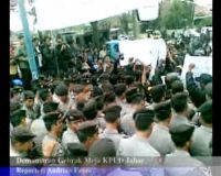 Demonstran Gebrak Meja KPUD Jabar