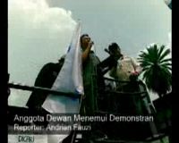 Anggota Dewan Menemui Demonstran
