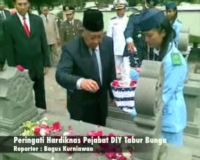 Peringati Hardiknas Pejabat DIY Tabur Bunga 