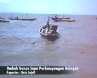 Ombak Ganas Sapu Perkampungan Nelayan Kenjeran