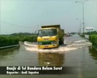 Banjir di Tol Bandara Belum Surut