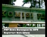 PDP Bawa Barongsai ke KPU 