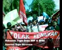 Mahasiswa Yogya Demo BBM di DPRD