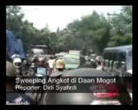 Sweeping Angkot di Daan Mogot