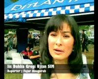 Iis Dahlia Grogi Ujian SIM