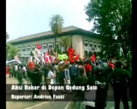 Aksi Bakar di Depan Gedung Sate