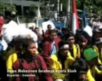 Demo Mahasiswa Surabaya Nyaris Ricuh