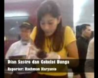 Dian Sastro dan Cokelat Bunga