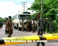 Bom Meledakkan Bus di Colombo
