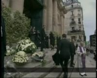 Yves Saint Lauren Meninggal, Paris Berkabung