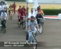 SBY Bersepeda Santai ke Monas