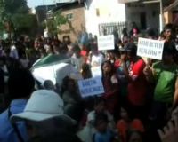 Warga Segel Rusunawa Tanah Merah