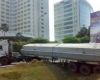 Truk Trailer Terperosok ke Lubang