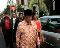 Cagub Jatim dari PDIP Nyoblos Jalan Kaki
