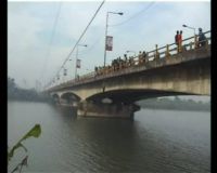 Lelaki Gantung Diri di Jembatan Kali Brantas