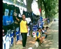 Penjualan Atribut Persib Menurun