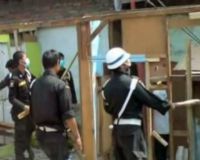 PT. KA Tertibkan Rumah Liar